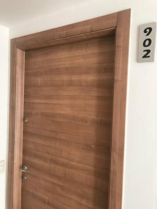 Place In South City. Apartment *